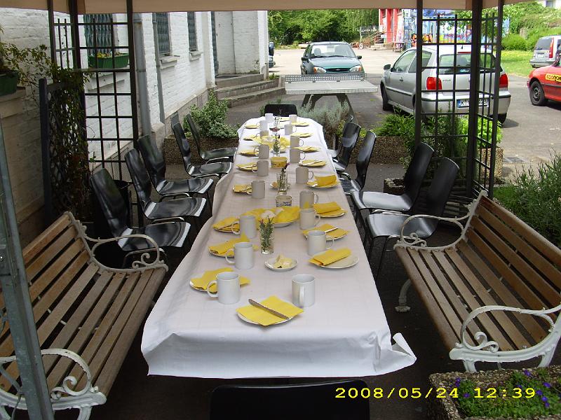 DSCI0017.JPG - ...die uns "morgens" Frühstück...