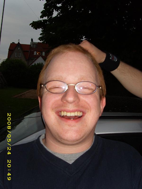 DSCI0025.JPG - "Wächst mir eine Hand aus dem Kopf?" ^^